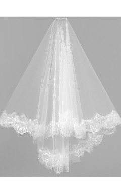 Kurzer Tüll-Hochzeitsschleier mit Spitzenbesatz
