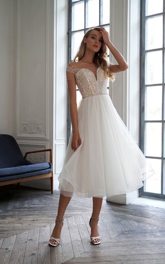 Vestido de novia de gasa con corte en A y detalles de pedrería, estilo Imperio Brillante.
