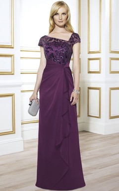 Robe de soirée en mousseline de soie à sequins, manches courtes, drapée et dos illusion.