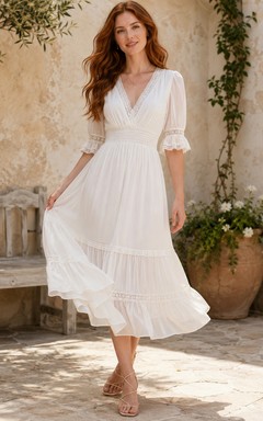 Robe de mariée bohème mi-longue à volants en dentelle, col en V et manches cloche, style jardin