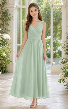 Vestido de dama de honor juvenil color celadón, corte en A, largo hasta la rodilla, escote en V, sin mangas, gasa, elegante y formal.