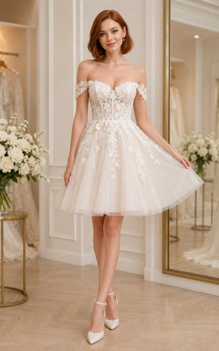 Robe de mariée courte en tulle à épaules dénudées avec corsage corset en dentelle