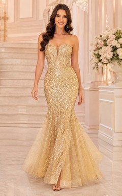 Luxuriöses, goldfarbenes, trägerloses Pailletten-Meerjungfrauen-Abendkleid mit Tüll-Ausstellung