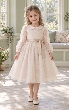 Vestido de niña de flores de manga larga, corte en A, color champán, tul con lunares, cinturón y cuello Peter Pan.