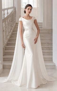 Robe de mariée moderne à manches courtes, cape en satin et traîne chapelle, style bateau