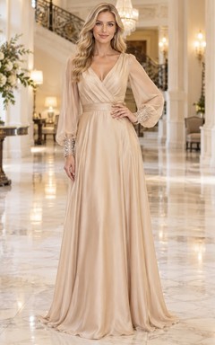 Champagnerfarbenes, bodenlanges Abendkleid aus Satin mit V-Ausschnitt, Bischofsärmeln, perlenbesetzten Manschetten und A-Linien-Schnitt