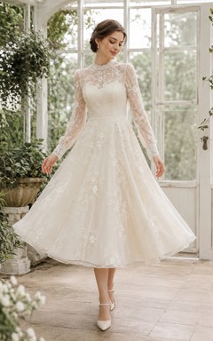 Robe de mariée vintage longue à col montant, manches illusion en dentelle, coupe trapèze, longueur thé, décolleté en goutte d'eau