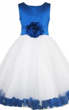 Vestido sin mangas de corte A con pétalos y lazo