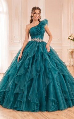 Vestido de fiesta de lujo para quinceañera con un solo hombro, volantes escalonados y tul, diseño de pavo real.