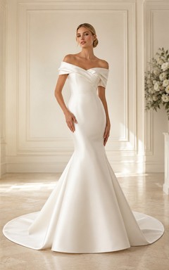 Robe de mariée classique moderne en satin satiné, épaules dénudées, coupe sirène courte, plis et ourlet plissé.