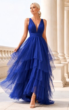 Robe de bal bleu roi sans manches à col en V et tulle superposé asymétrique