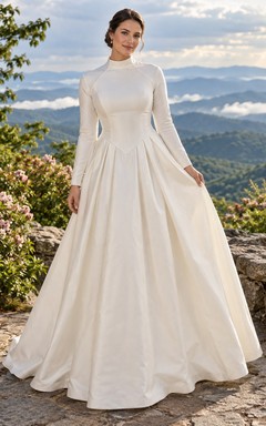 Vestido de novia sencillo de manga larga, cuello alto y tafetán liso hasta el suelo.