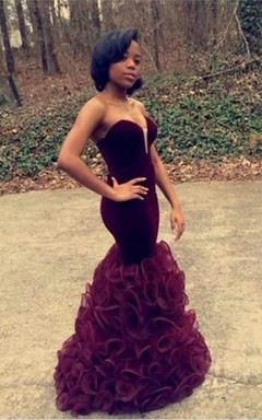 Magnifique robe de bal sirène bordeaux en organza, décolleté cœur, longueur au sol.