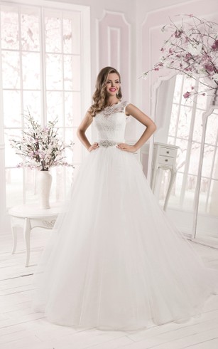Short Figure Curvy Bride Dresses Wedding Dress For Small Size A Line Scalloped Neckline Long Sleeve Lace Top Tulle Dress With Crystal Detailing And Train