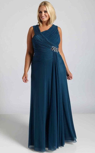 Sleeveless Long V-Neck Ruched Chiffon Plus Size Prom Dress With Broach