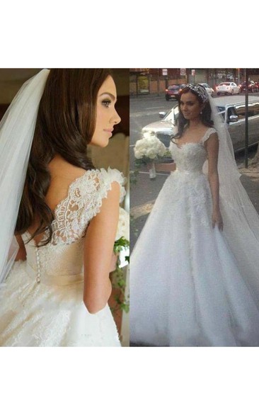 Delicate Lace Appliques Tulle Wedding Dress Button Zipper Back Straps Sleeveless