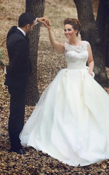 Elegant Ball Gown Illusion Wedding Dress Lace Appliques Sleeveless