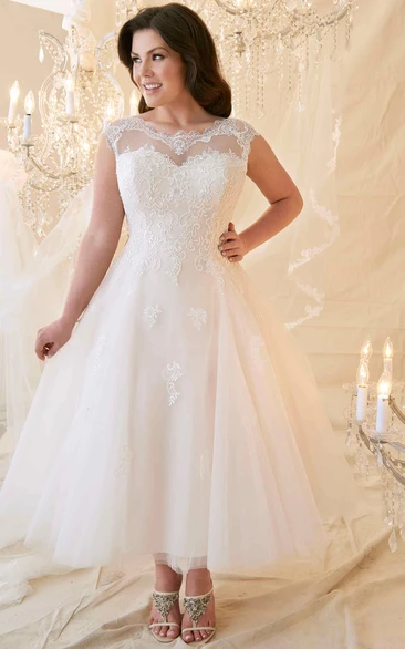 A-Line Tea-Length Scoop-Neck Cap-Sleeve Lace & Tulle Plus Size Short Wedding Dress With Appliques And Keyhole