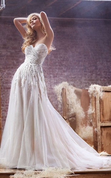 Exquisite Sweetheart Tulle Gown With Beaded Crystal Embellishment