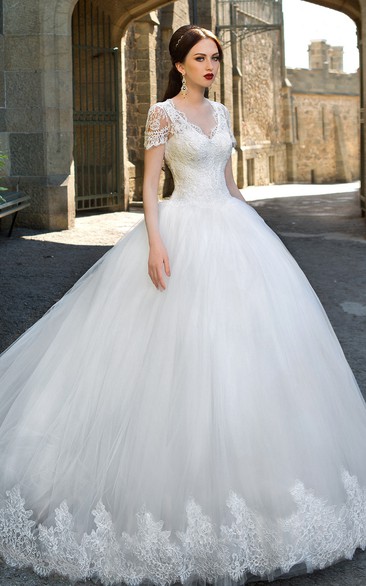 Ball Gown Long V-Neck Cap-Sleeve Zipper Tulle Dress With Appliques