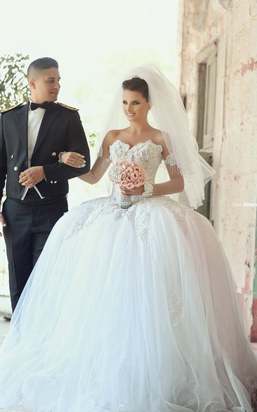 Delicate Off-the-shoulder Tulle Wedding Dress Lace Appliques Ball Gown