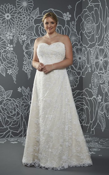 A-Line Floor-Length Sweetheart Sleeveless Lace Court Train Lace-Up Back Appliques Dress