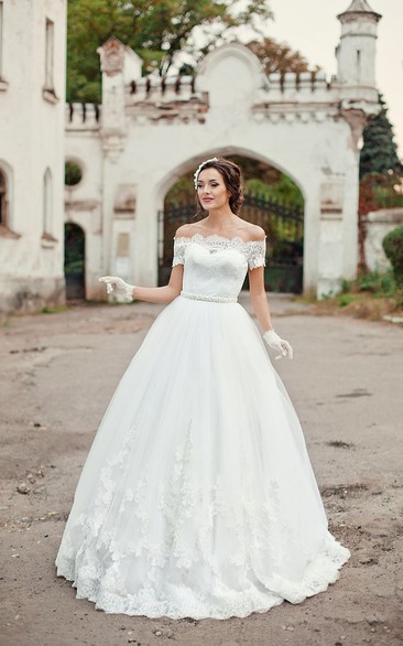 Off-the-shoulder A-line Organza Wedding Dress With Lace Appliques