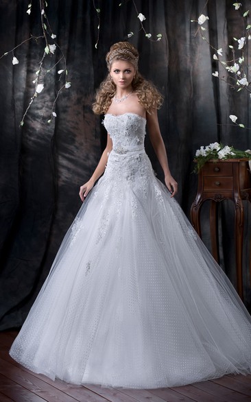 A-Line Long Sweetheart Sleeveless Lace-Up Tulle Dress With Appliques And Bow