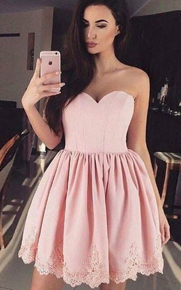 A-line Ball Gown Sleeveless Lace Sweetheart Short Mini Homecoming Dress
