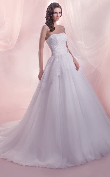 A-Line Long Strapless Sleeveless Lace-Up Tulle Dress With Lace Appliques And Ruching