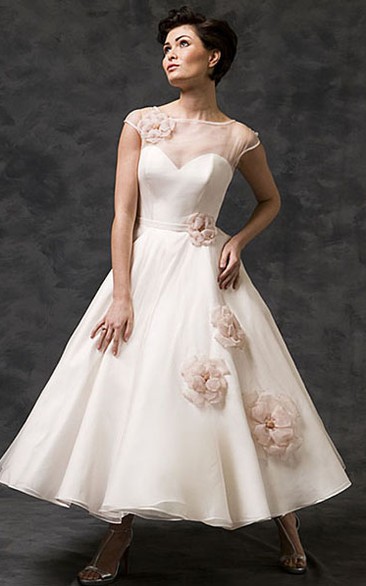 A-Line Tea-Length Scoop-Neck Short-Sleeve Tulle Wedding Dress With Flower And Illusion