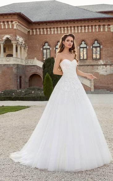 Floor-length Sweetheart Appliques Lace-up Tulle Dress