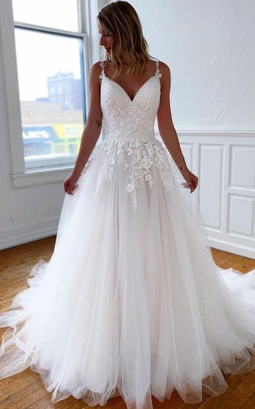 Lace Tulle Court Train Ball Gown Sleeveless Casual Wedding Dress with Appliques