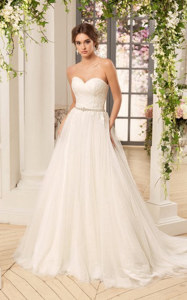 A-Line Floor-Length Sweetheart Sleeveless Corset-Back Tulle Dress With Criss Cross And Appliques