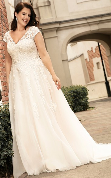 Sexy Plus Size A Line Lace V-neck Wedding Dress with Appliques 
