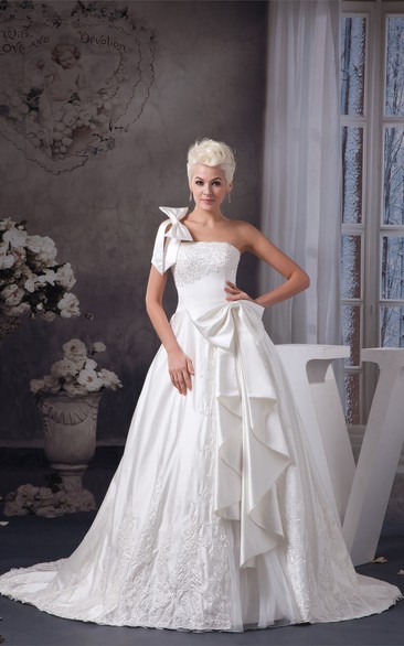 Sleeveless Appliqued Single Strap and Ball-Gown With Bow