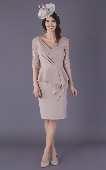 Elegant Chiffon Low-V Back Knee-length Mother of The Bride Dress with Illusion Sleeves