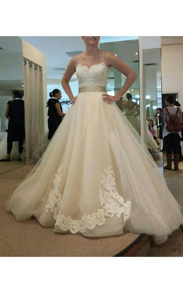 Charming Vintage Sweetheart Tulle Ruffles Lace Wedding Dress