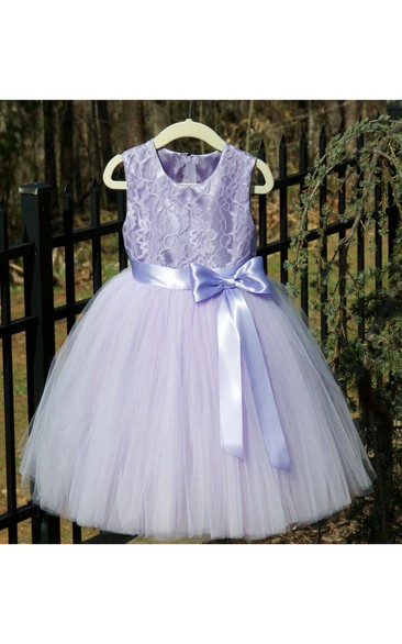 Scoop Neck Sleeveless Lace Bodice Tulle Ball Gown With Bow Sash