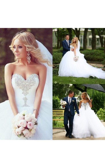 Sweetheart Neckline Crystal Court Train Tulle Bridal Gowns 