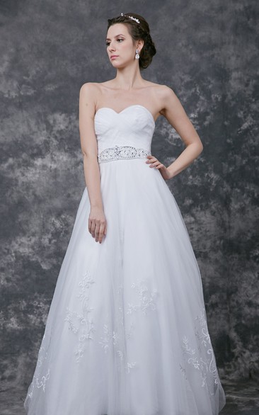Sweetheart Ruched A-line Court Tulle Gown With Lace Applique