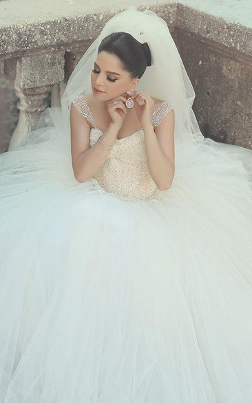 Elegant Off-shoulder Tulle Wedding Dress Ball Gown With Beadings