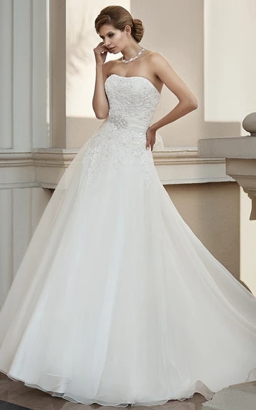 A-Line Strapless Floor-Length Appliqued Sleeveless Lace & Organza Wedding Dress Styles With Bow