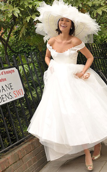 Ball Gown Appliqued Off-The-Shoulder Tulle Wedding Dress