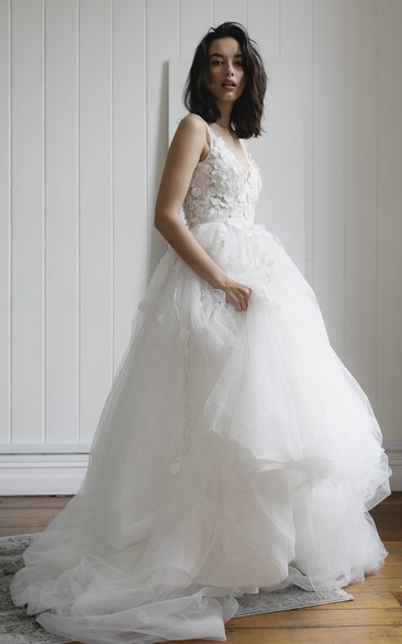 Deep V-back Romantic Plunging V-neck Sleeveless Lace Appliqued Wedding Dress With Tulle Skirt