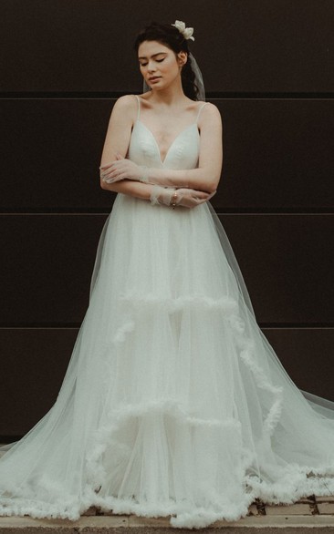 Sexy A Line Tulle Spaghetti Neckline Sleeveless Wedding Dress with Tiers