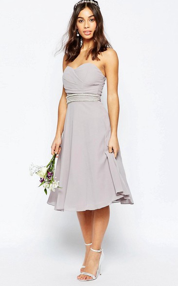 A-Line Tea-Length Ruched Sleeveless Sweetheart Chiffon Bridesmaid Dress With Beading