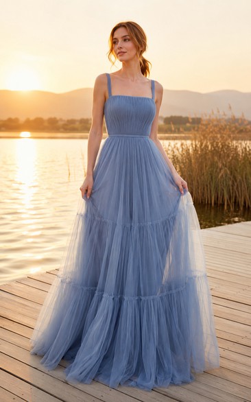 Stahlblaues, elegantes A-Linien-Kleid aus Tüll mit eckigem Ausschnitt und gestuftem Rock
