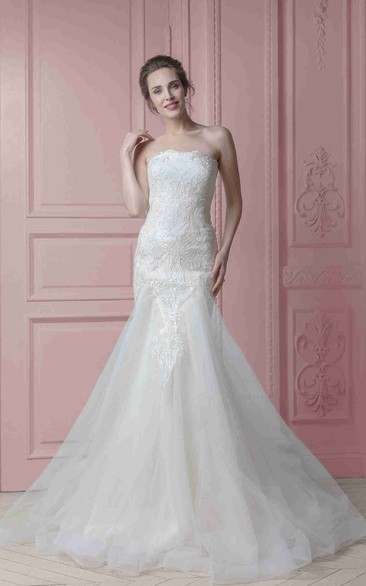 A-Line Sleeveless Strapless Embroidered Floor-Length Tulle Wedding Dress With Ruffles