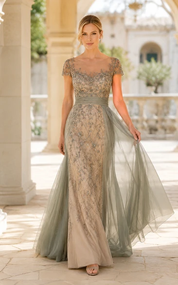 Robe de soirée fourreau en dentelle perlée à manches courtes couleur sauge avec surjupe en tulle